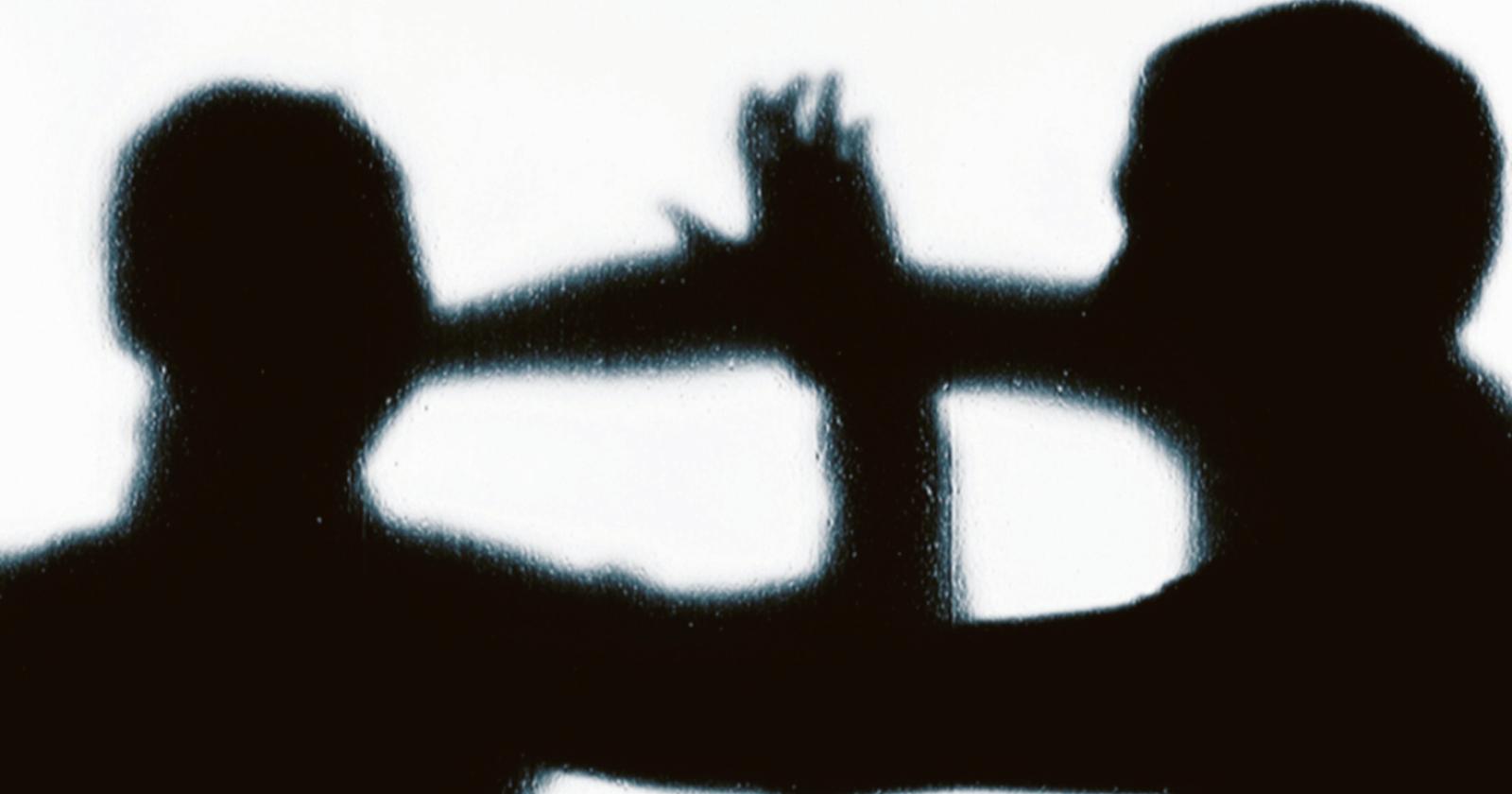 “Adescato e pestato dalla gang”