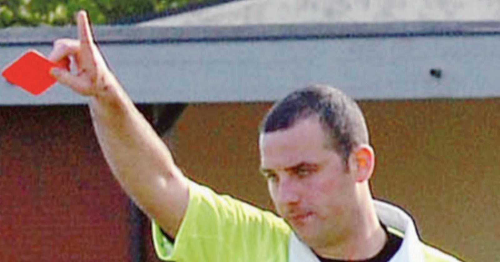 Fa gol, il portiere lo stende con un pugno