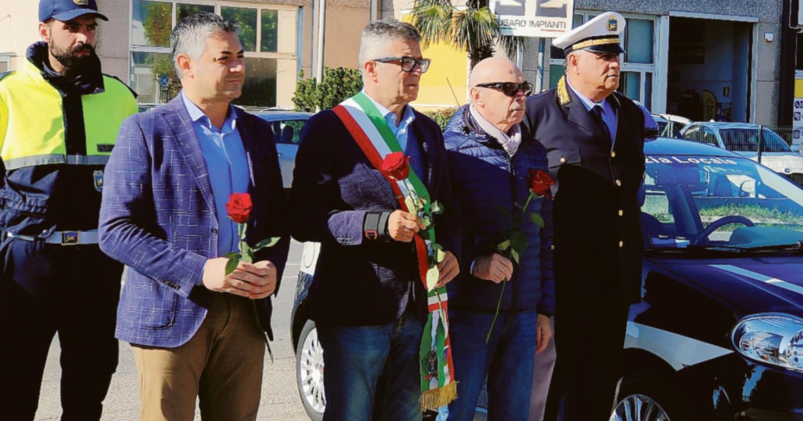 Tre rose per i tre carabinieri eroi