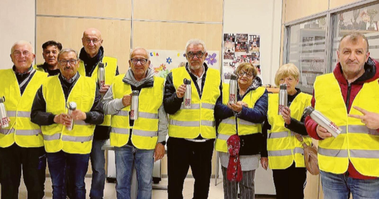 Qui i nonni vigile vestono Avis