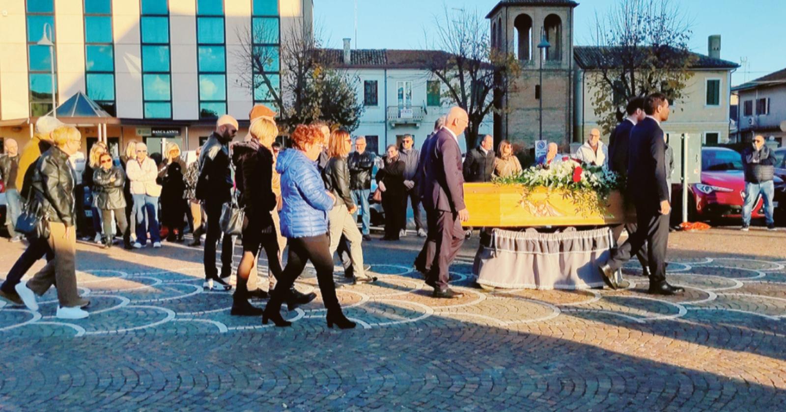 Volontari in lacrime per Simona