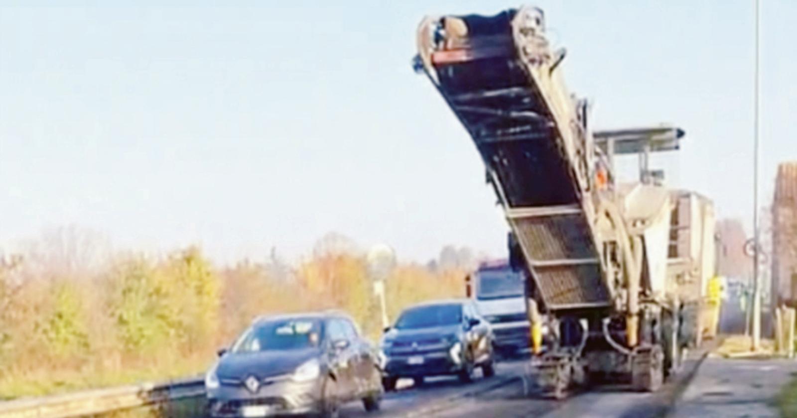 Cavalcavia e Sr516: c’è l’asfalto