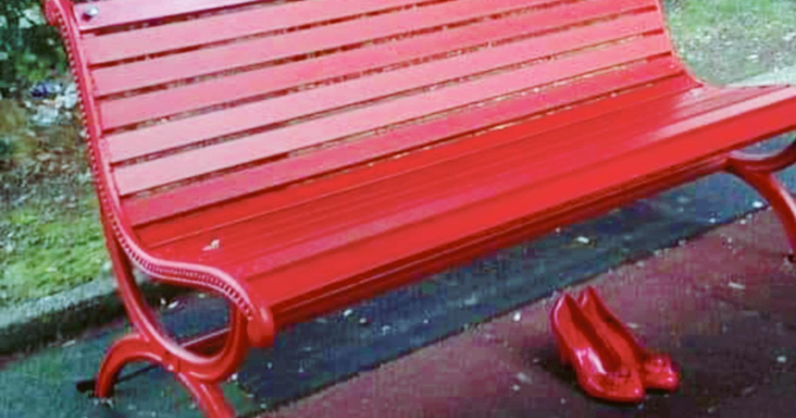 Una panchina per dire “basta”
