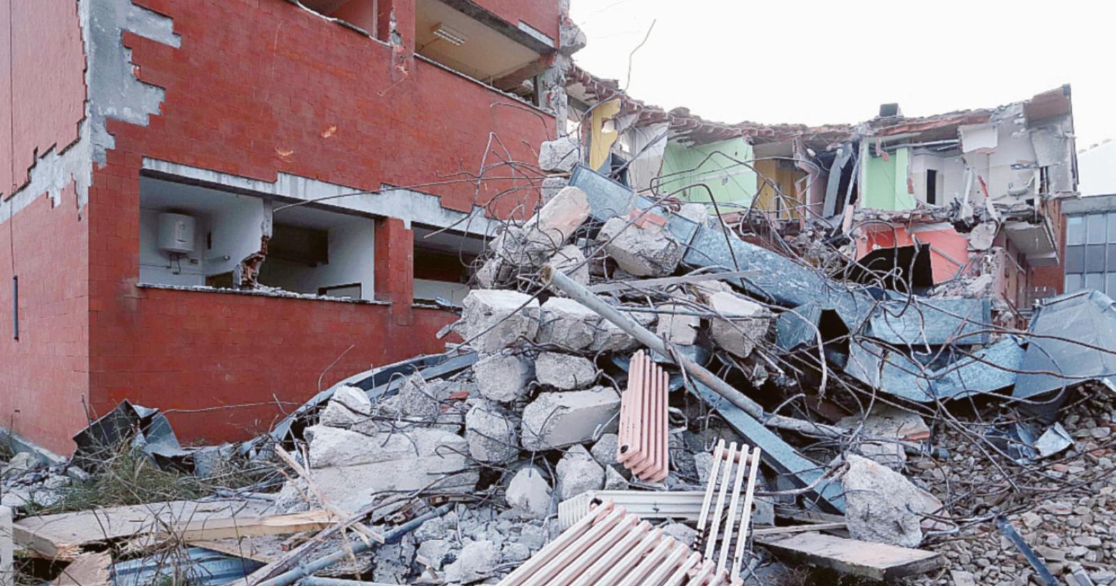 Ruspe all’ospedale: iniziato l’abbattimento 