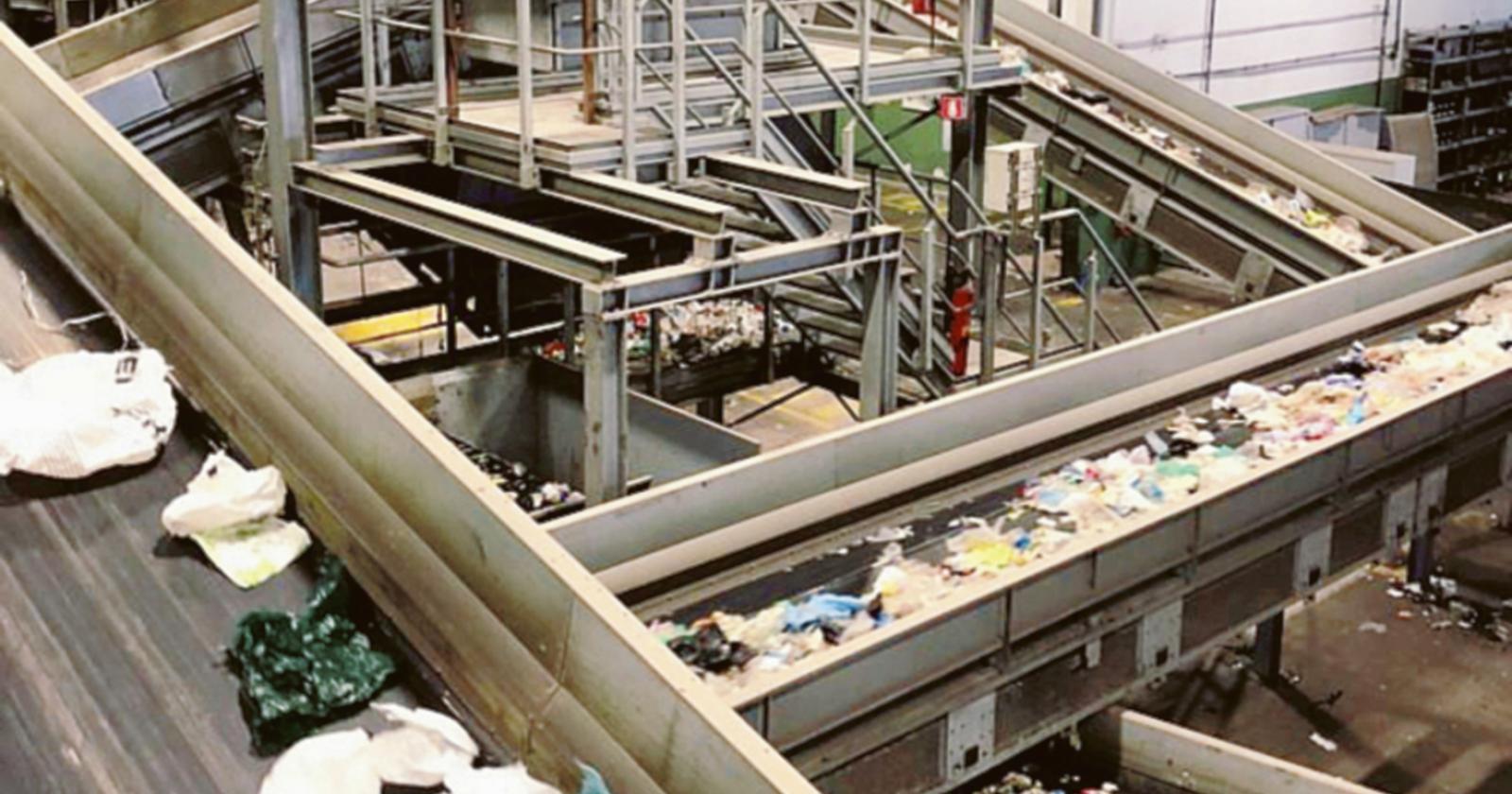 Plastica, i riciclatori si fermano