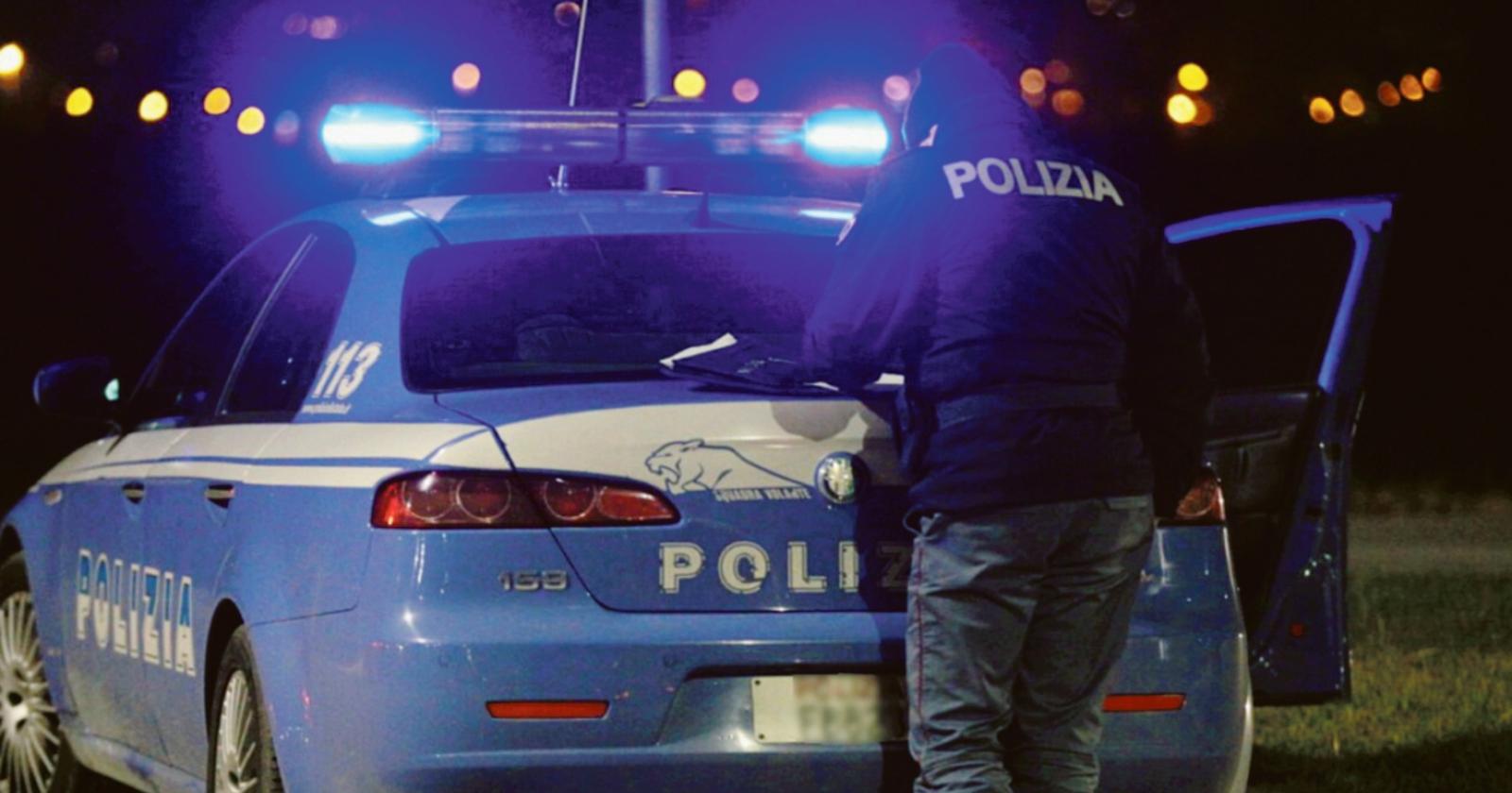 Genitori picchiati davanti al figlio