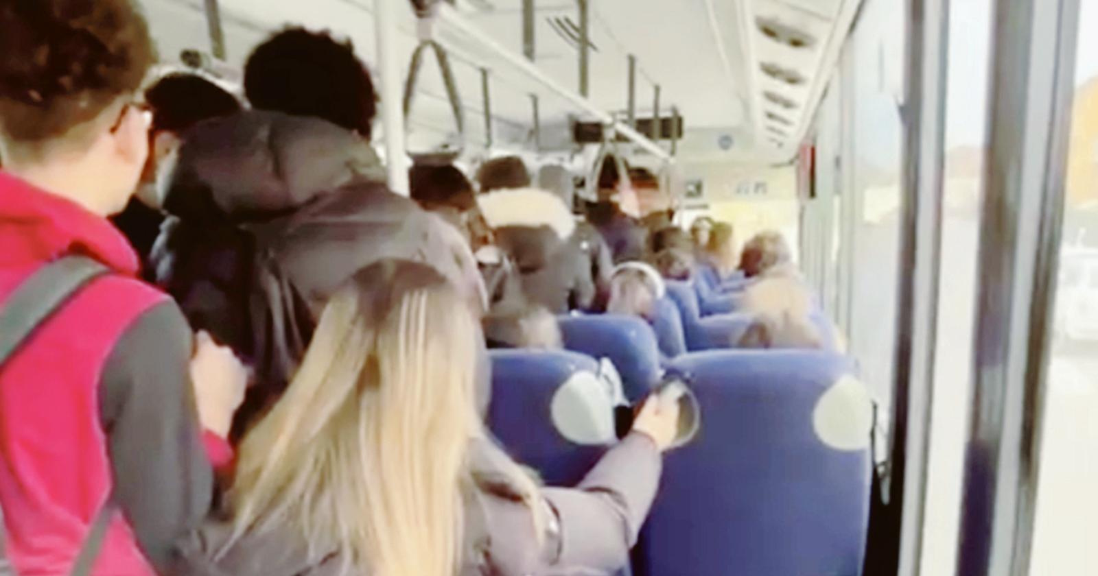 Bus pieni, genitori furibondi