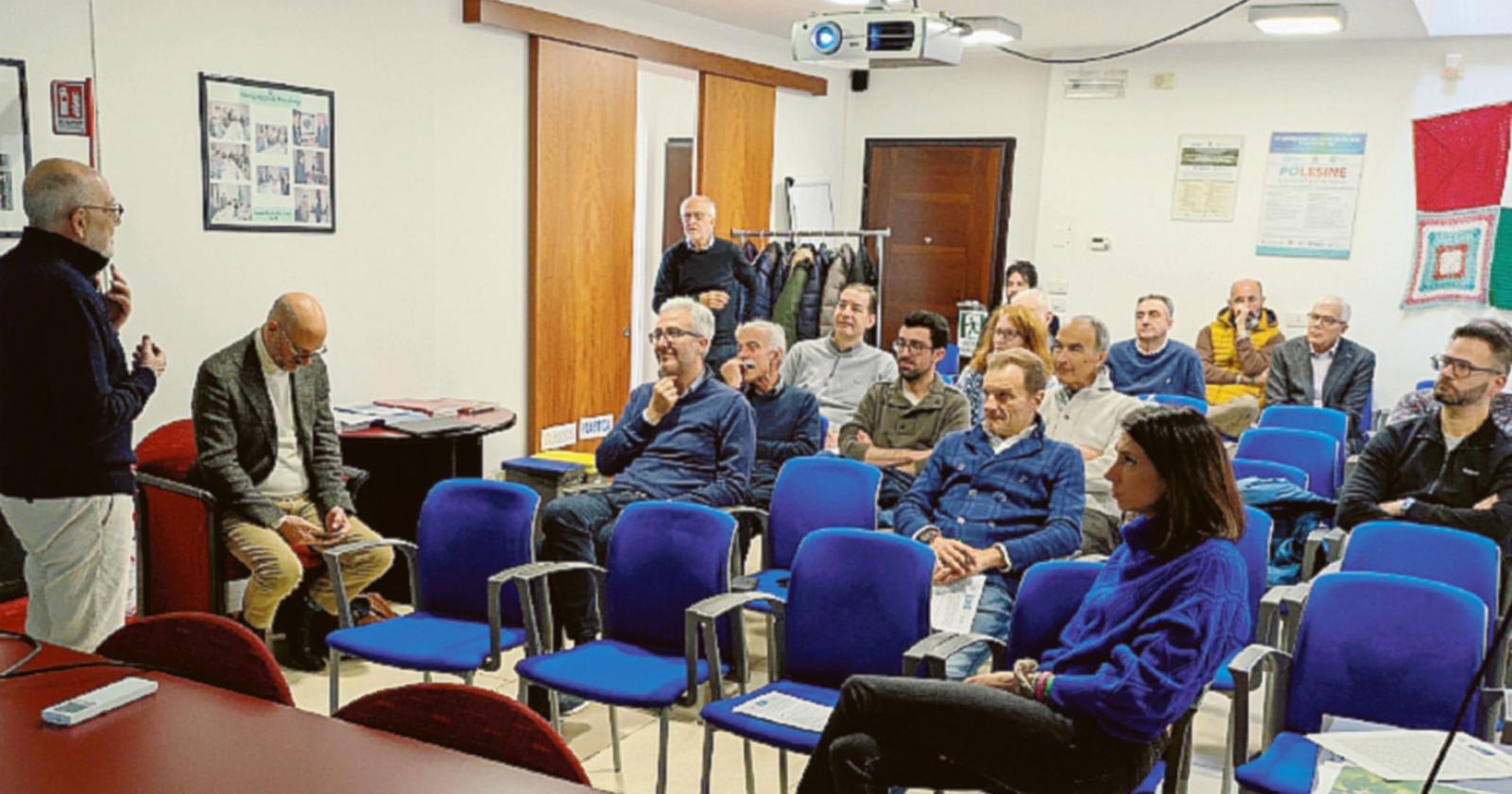 Gli ingegneri in visita al laboratorio spaziale