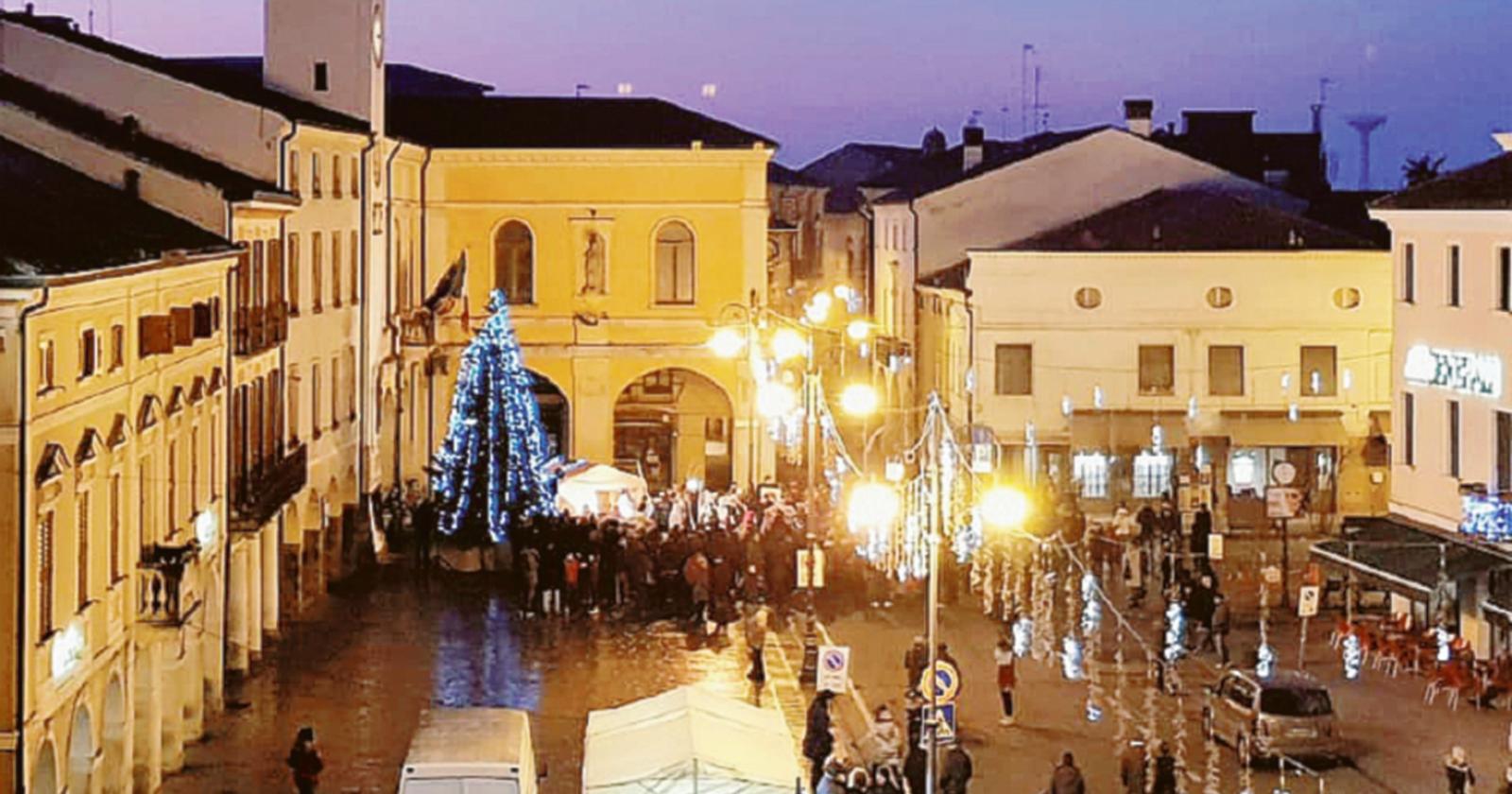 La città si accende per il Natale
