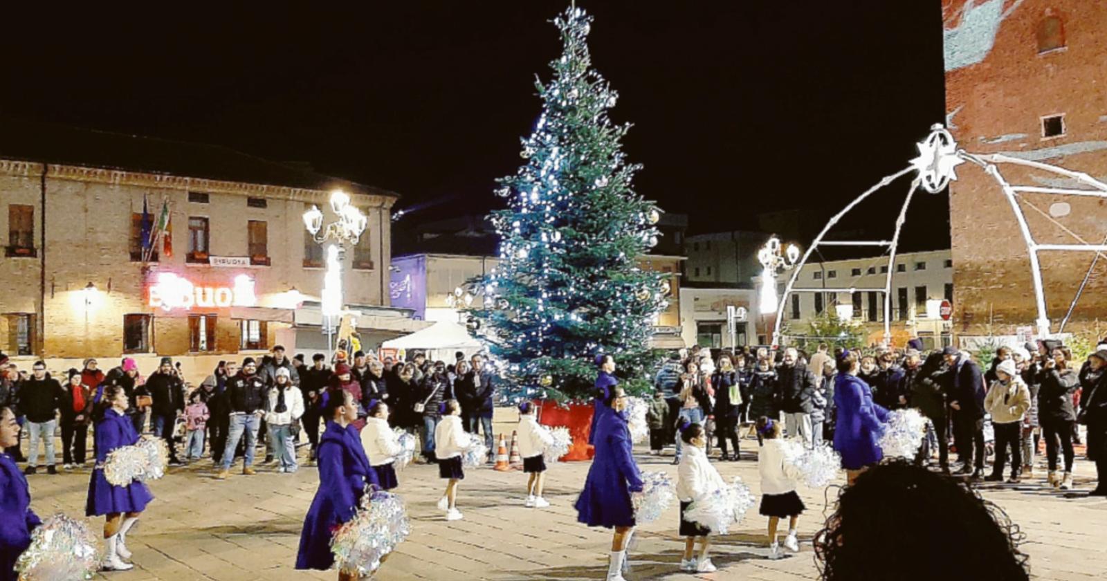 Giorni di corsa, majorette, luci e fiori