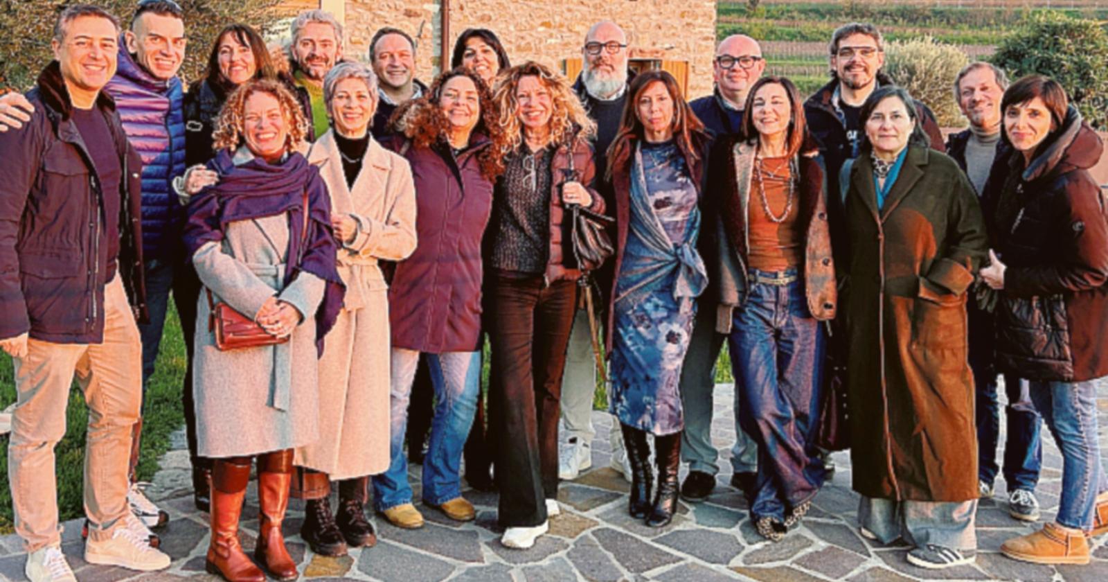 Pranzo, aneddoti e ricordi fra gli amici della quinta c