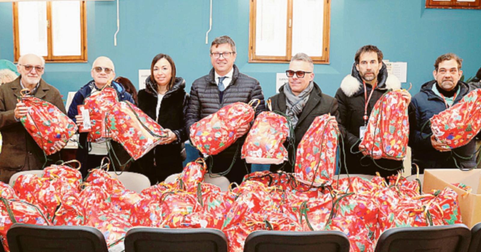 Che sorpresa c&rsquo;&egrave; dentro al pacco?