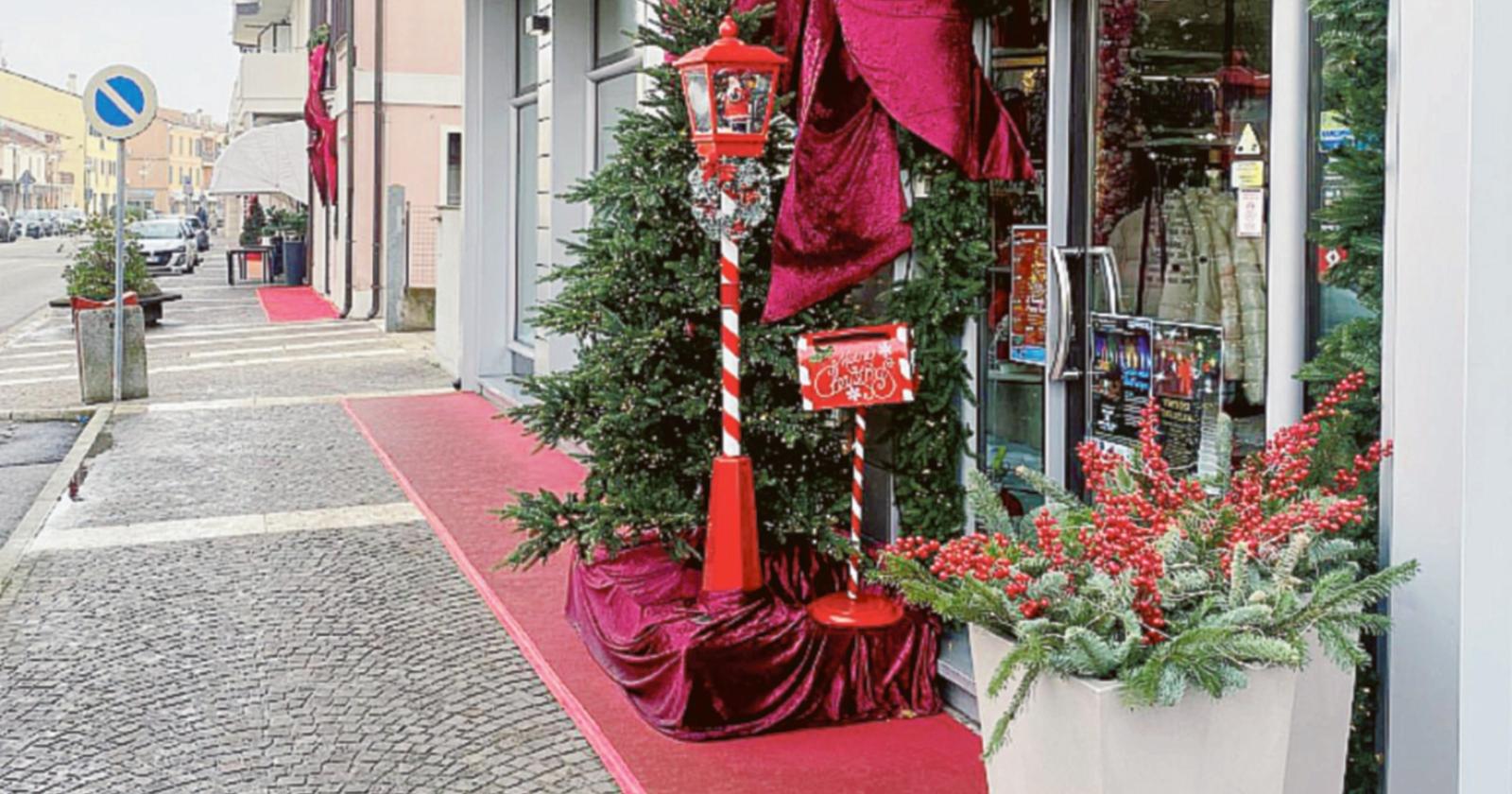 &ldquo;Centro illuminato a festa ma...&rdquo;