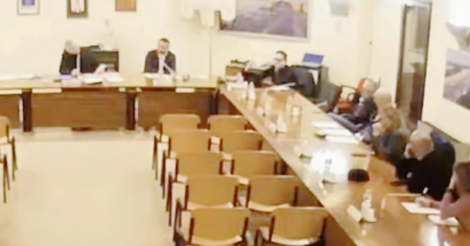 &ldquo;Debito, solo 100 euro a testa&rdquo;