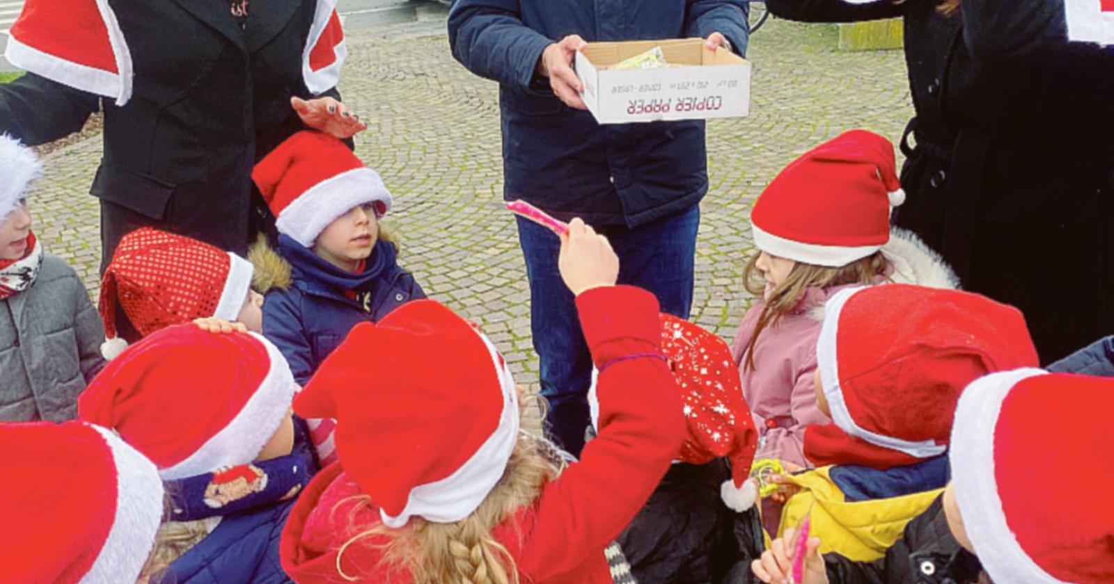 I bambini celebrano la creativit&agrave;