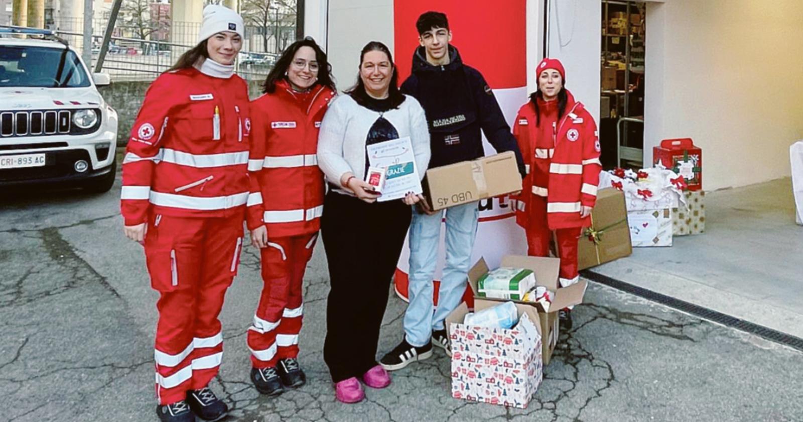 Sotto l&rsquo;albero, 8mila euro di doni