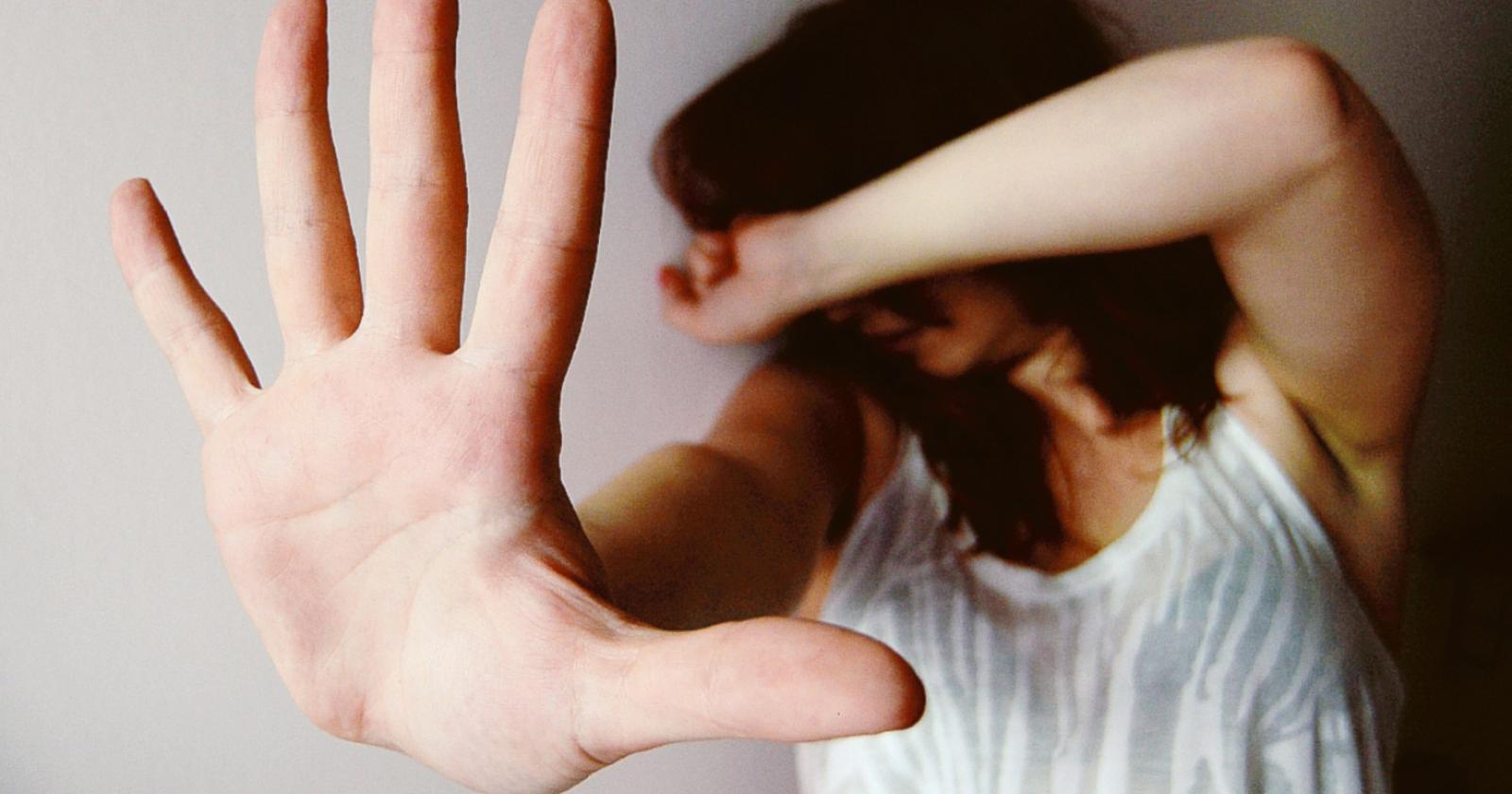 &ldquo;Devi solo cucinare&rdquo;: e gi&ugrave; pugni