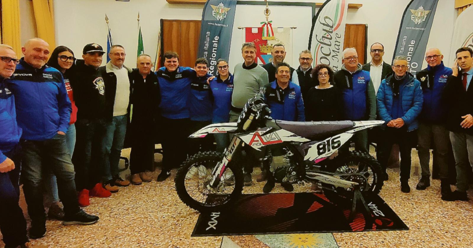 Il motocross &ldquo;derapa&rdquo; in spiaggia