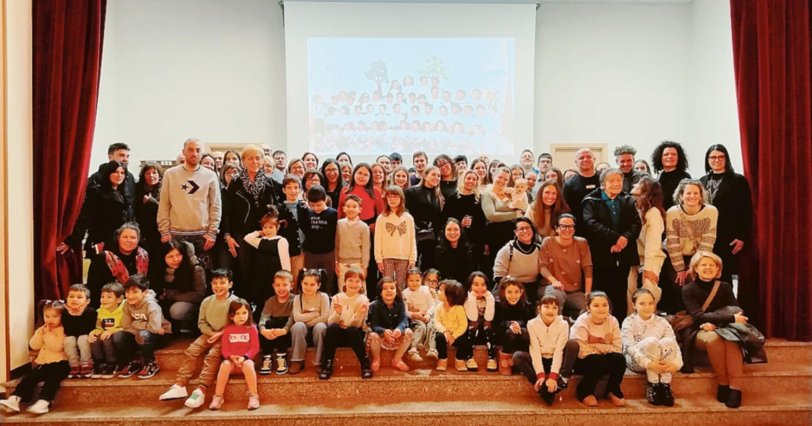 Tutti l&igrave; per la maestra Antonella!