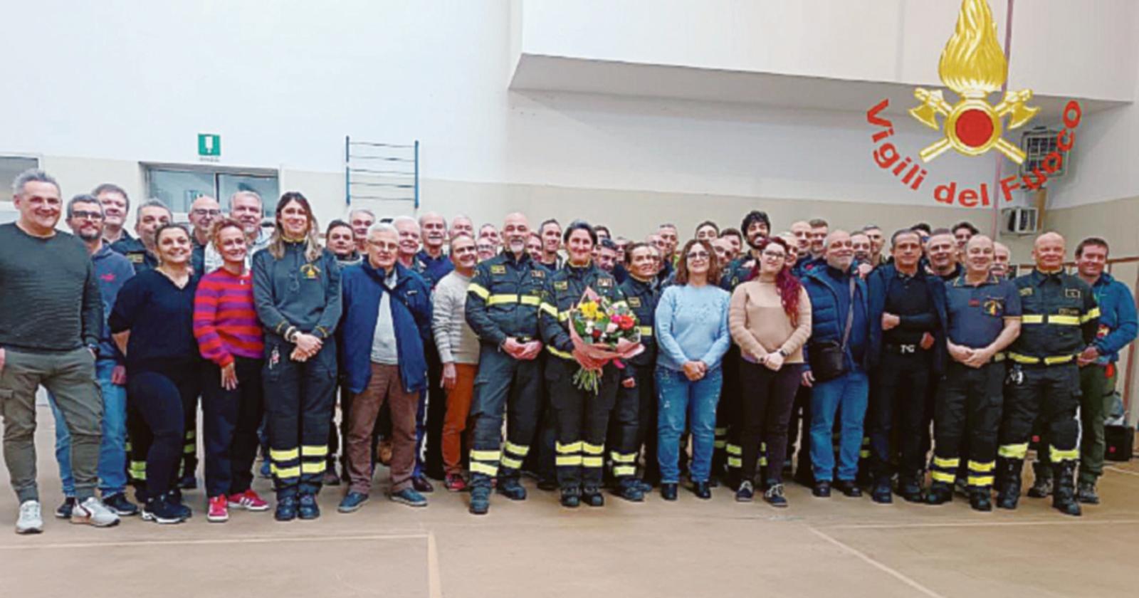 Pompieri, la comandante saluta