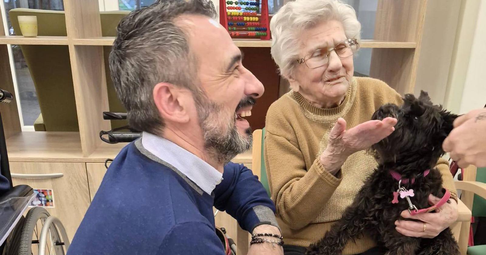 Gli anziani scoprono la pet therapy