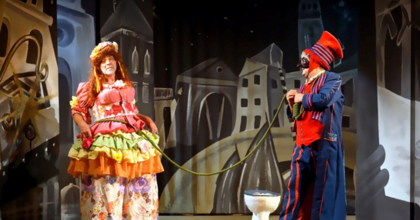 Il palco accoglie il teatro amatoriale