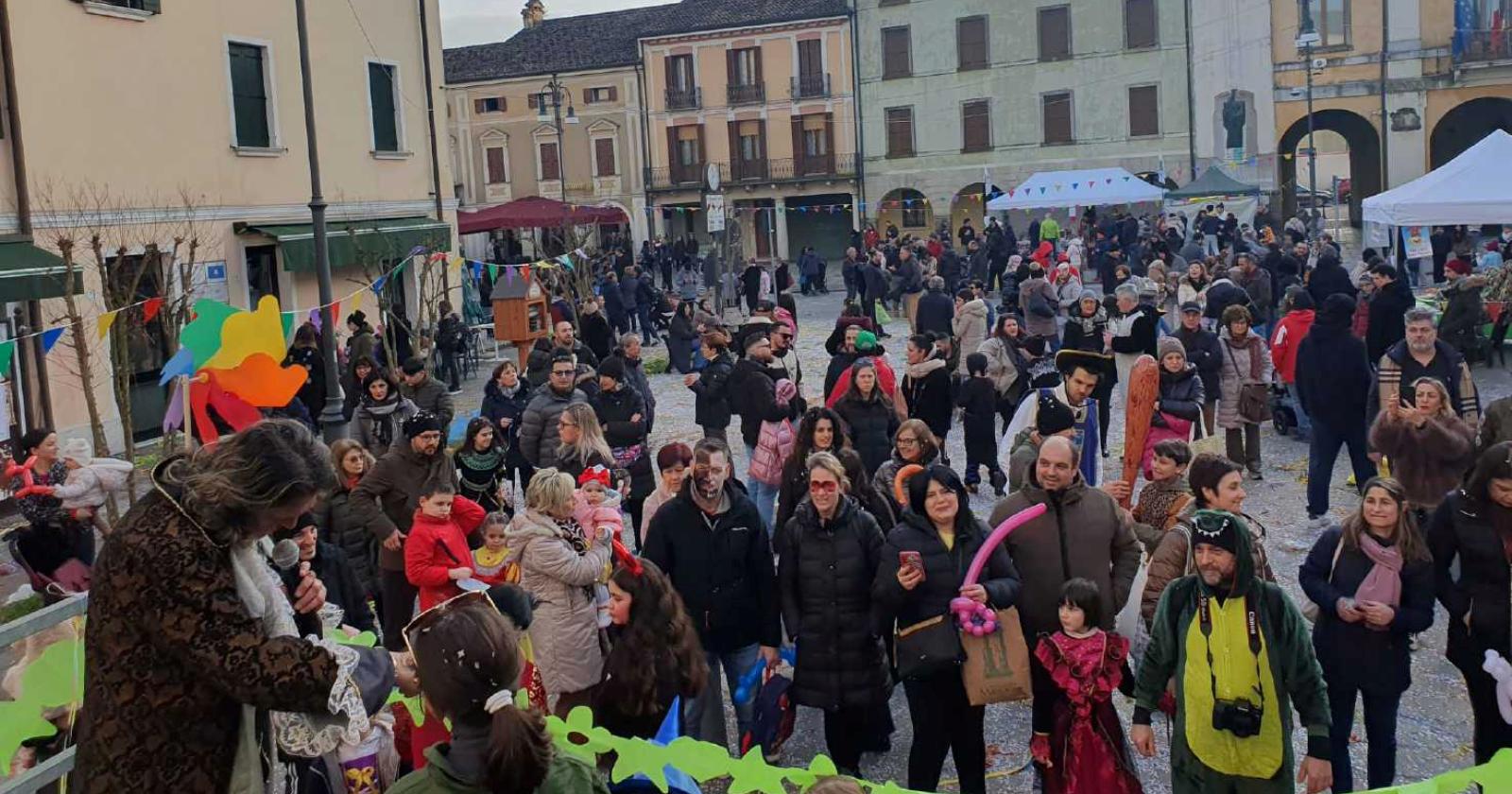 Una pioggia di coriandoli e musica