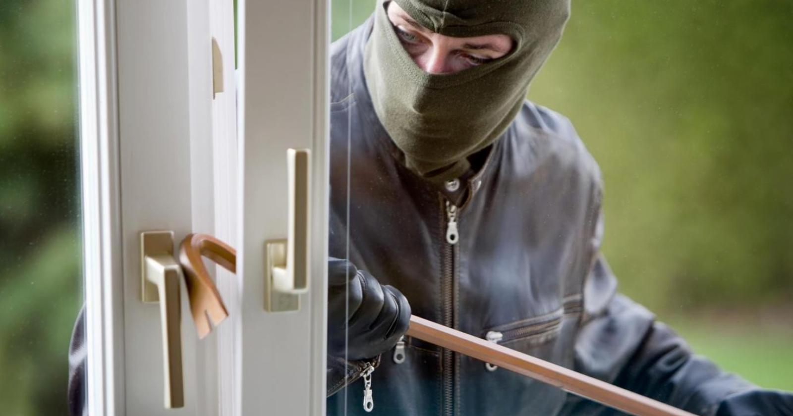 Ladri in casa: tutto buttato all&rsquo;aria