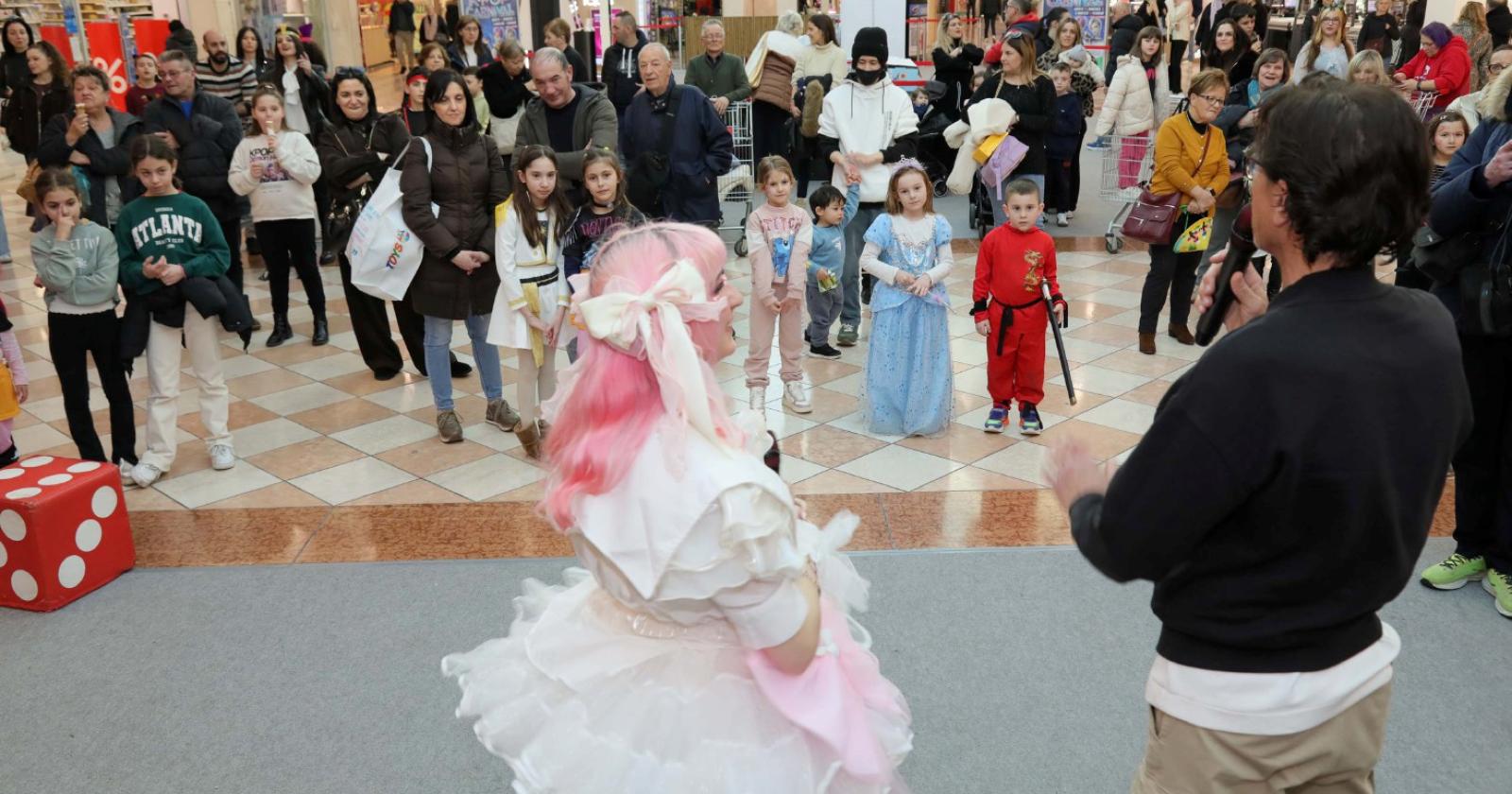 Un pieno di giovani al carnevale coreano