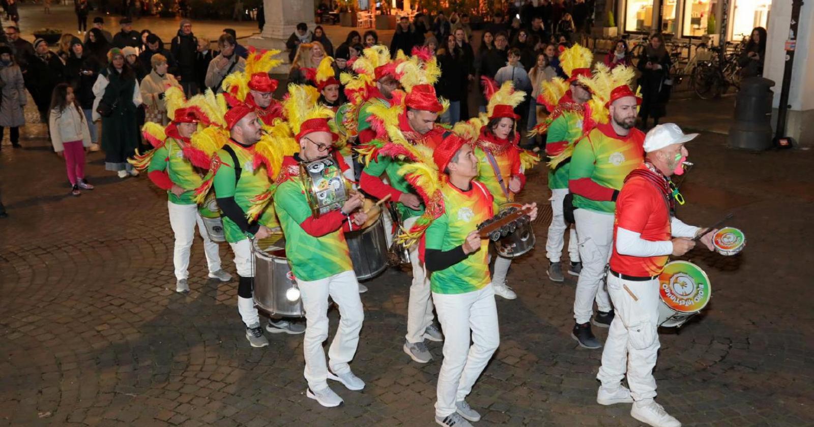 Il Carnevale chiude a ritmo di samba