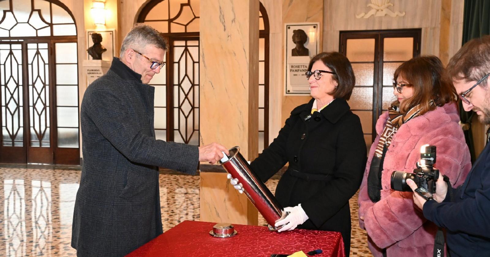 Si chiude la capsula del tempo