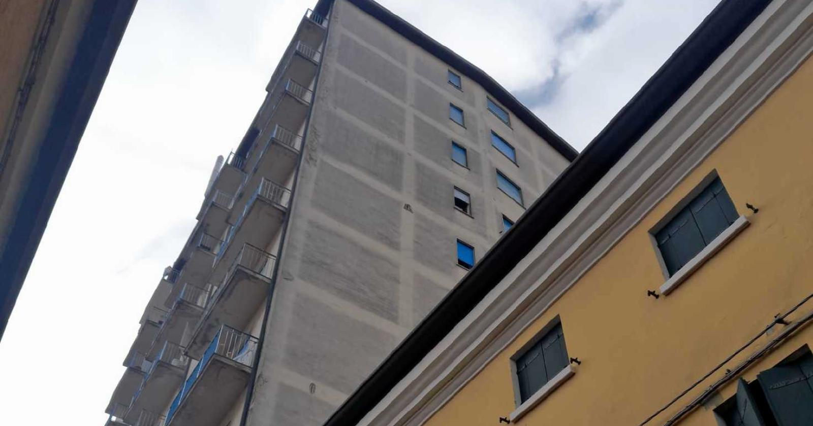 Caduta calcinacci, intervento urgente