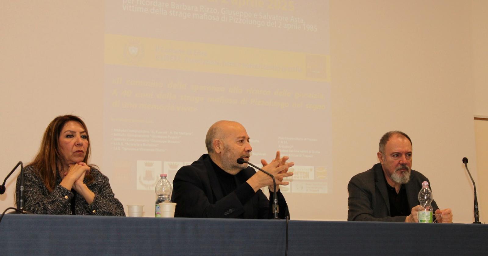 Carlo Lucarelli a teatro