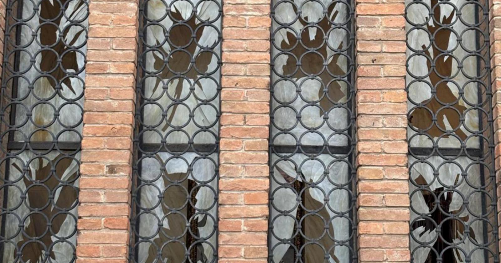 Botto nella notte, danni alla chiesa