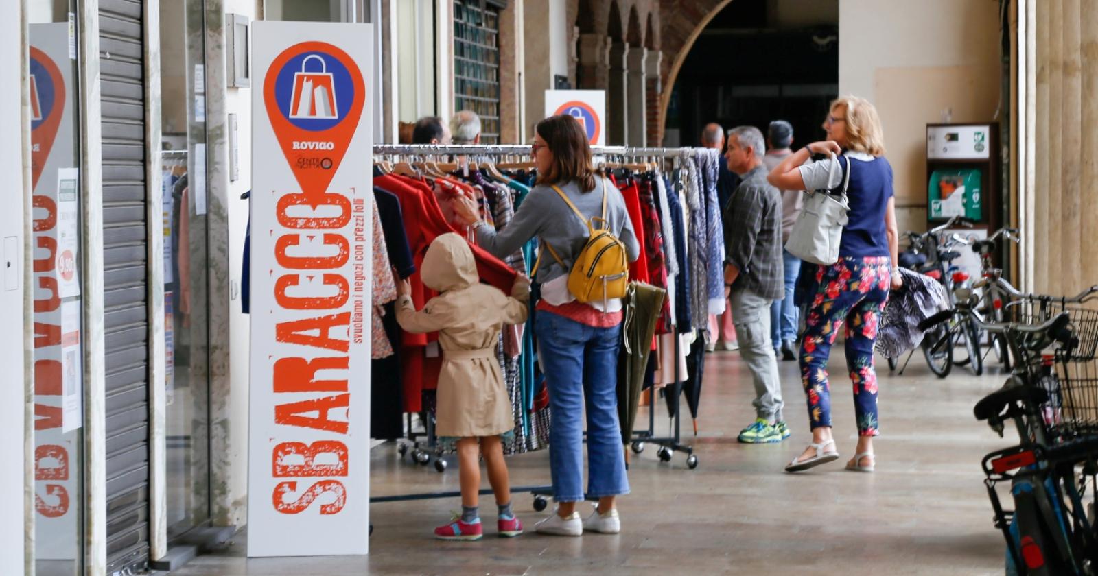 Trenta negozi fanno il fuori tutto