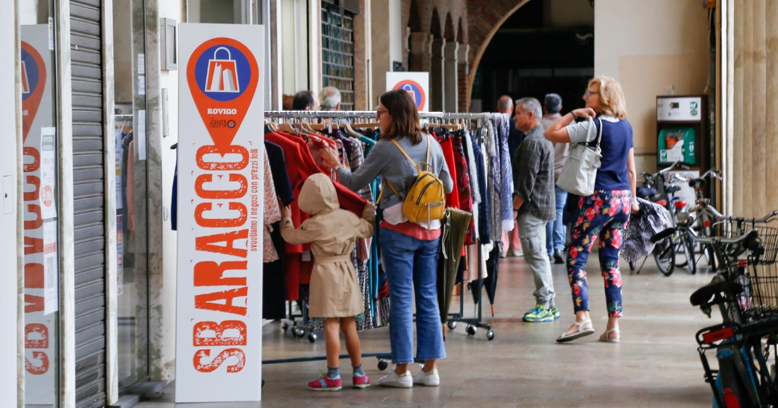 In centro si sbaraccano gli sconti