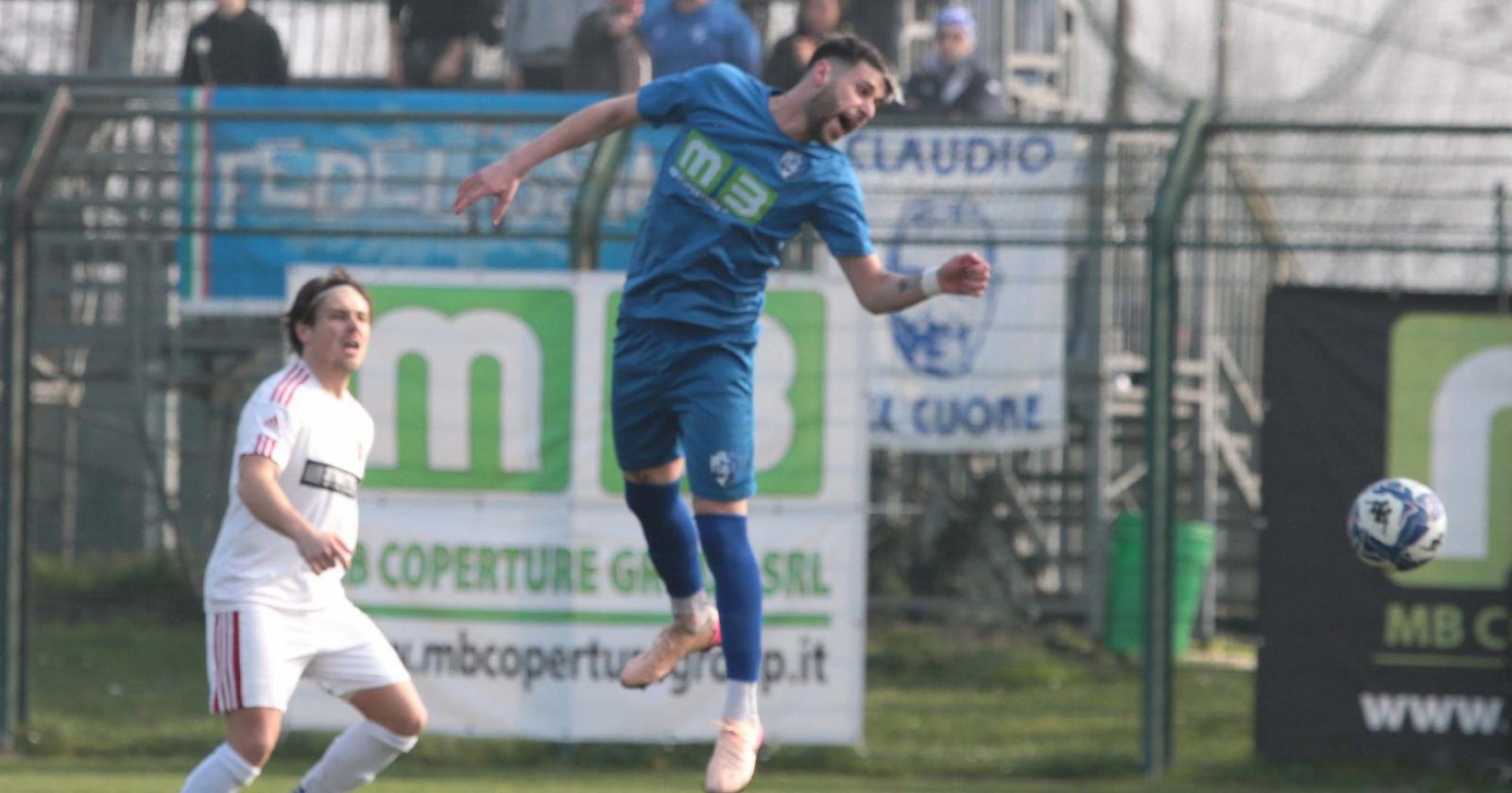 Rovigo contro avversari della parte destra 