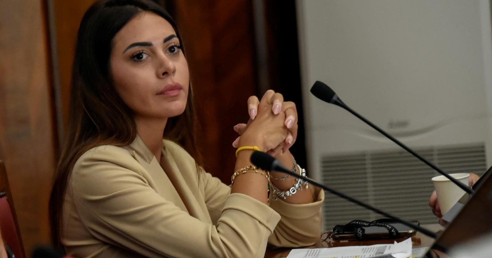 Par&agrave; al Viola &ldquo;Sostegno al preside&rdquo;