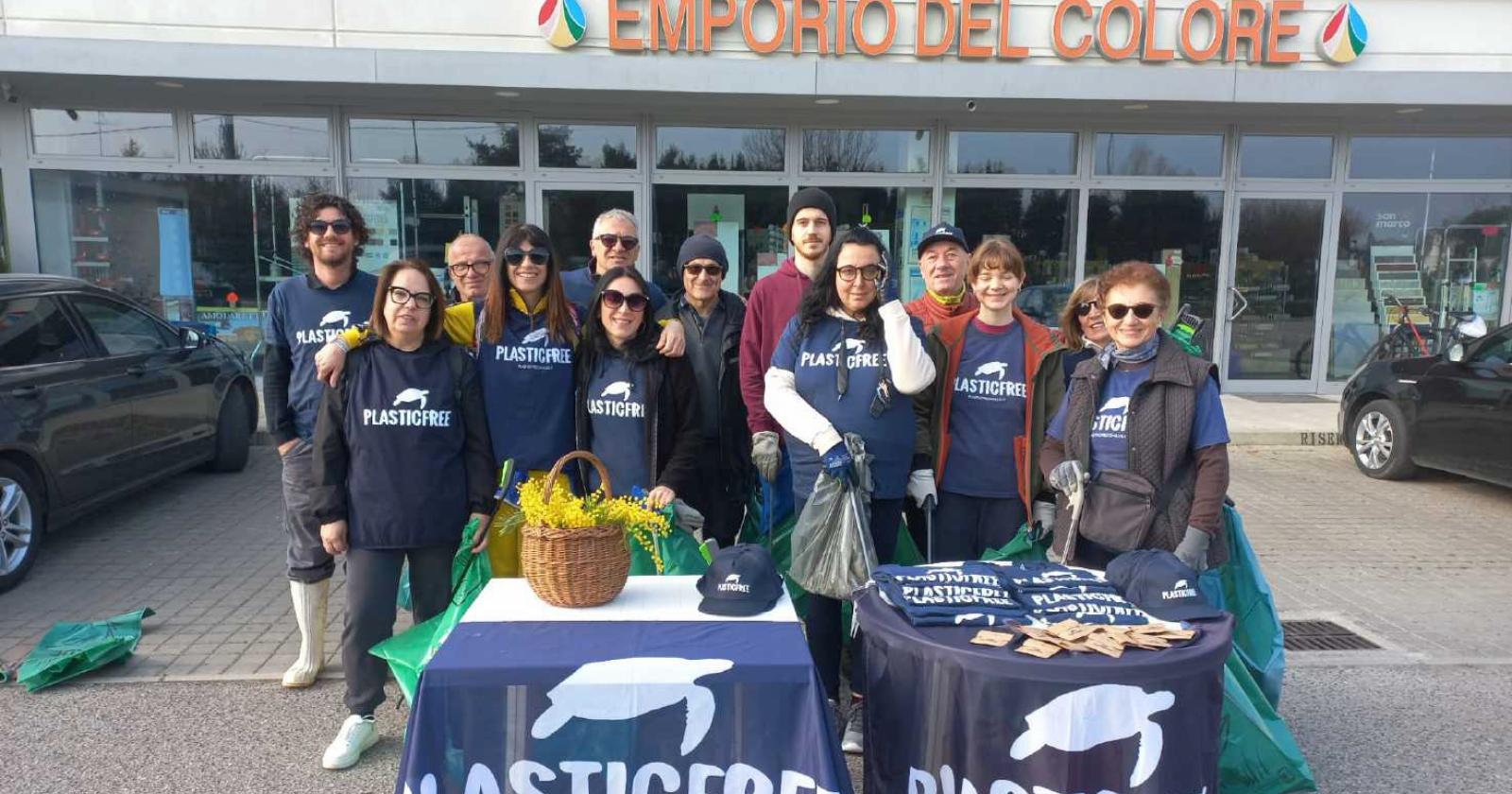 Raccolti 300 chili di spazzatura