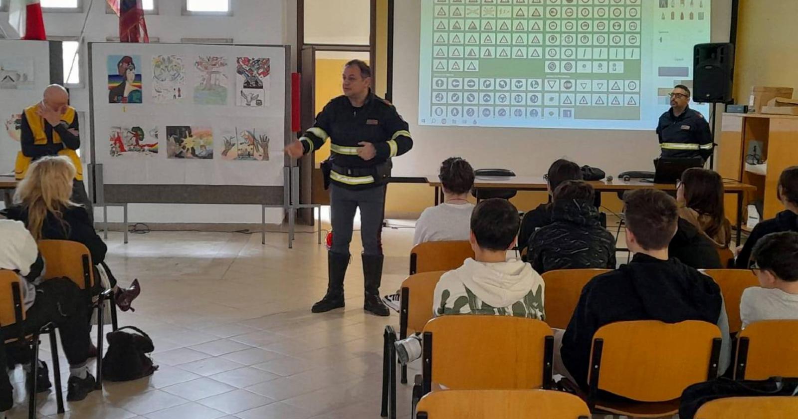 In cattedra gli agenti della stradale