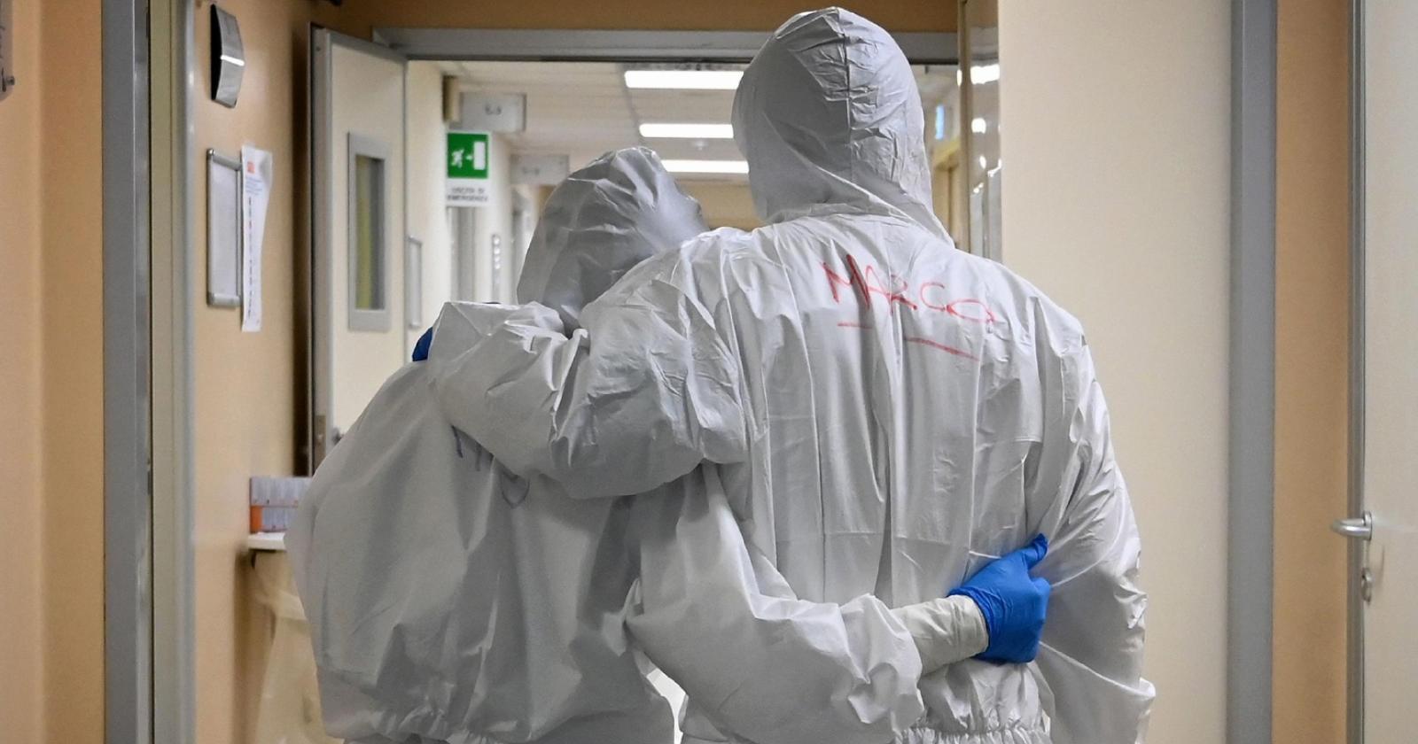 Bandiere a mezz&rsquo;asta per il Covid