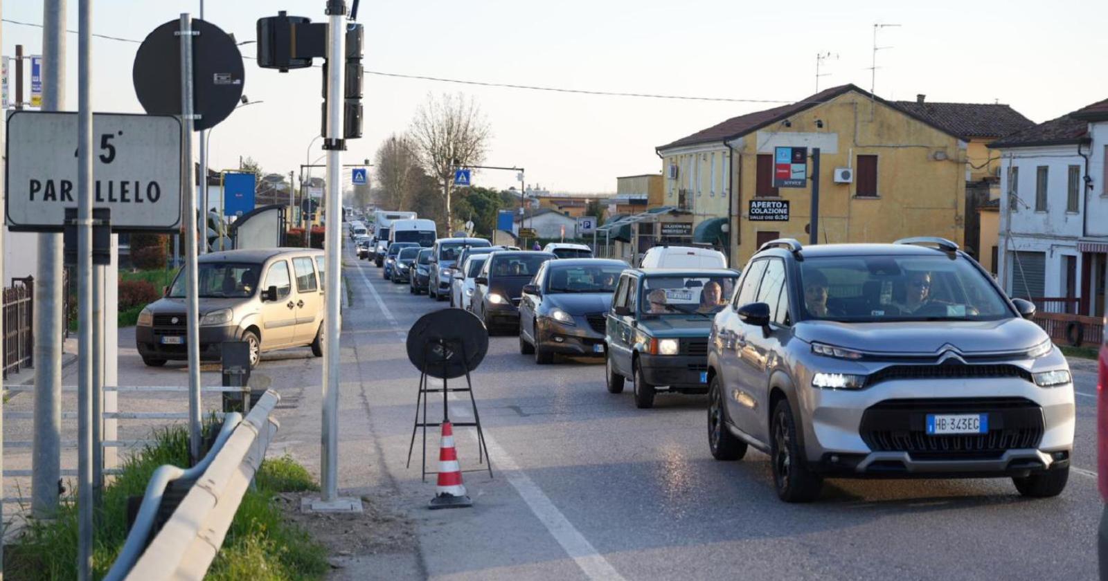 Incidente in A13, code sul ponte