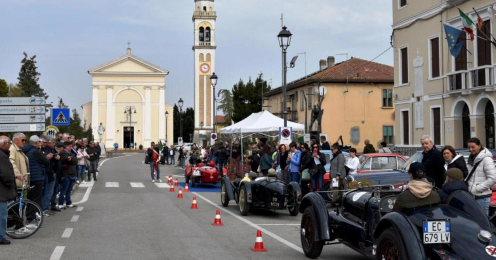 &ldquo;Valli e nebbie&rdquo; infiamma il centro del paese 