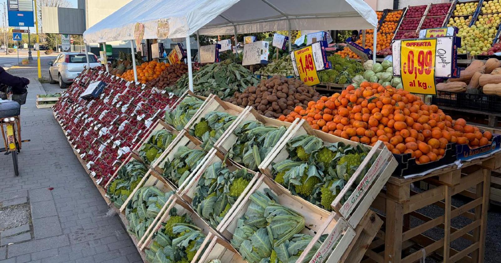 Il nuovo negozio divide il paese