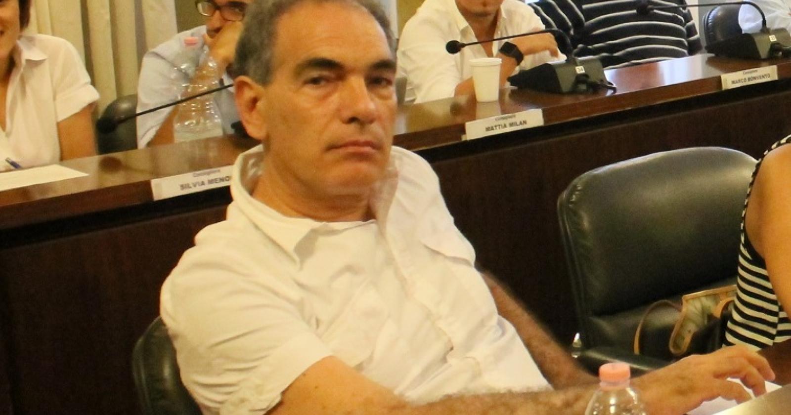 "Posteggi gratis e incentivi a chi apre". Il commercio si salva così