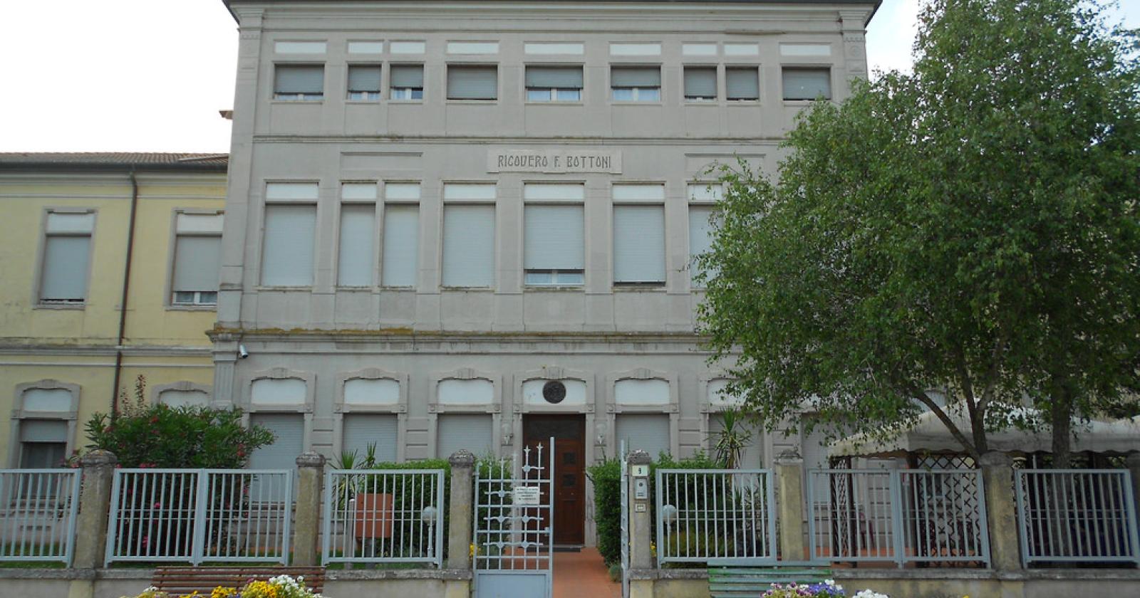 "Lavoratori senza stipendi. E il sindaco non risponde"