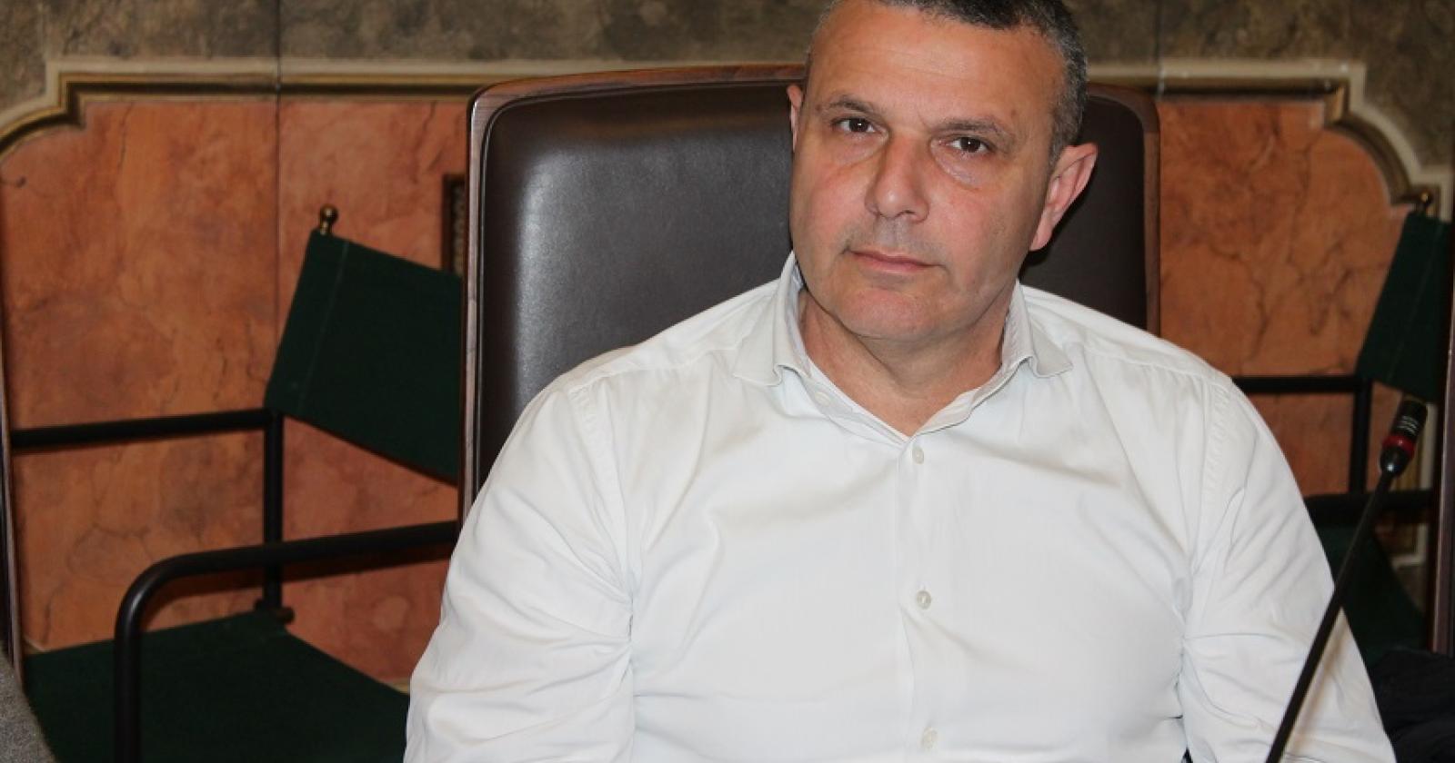 "Vitale? Non può fare il sindaco. Decada"