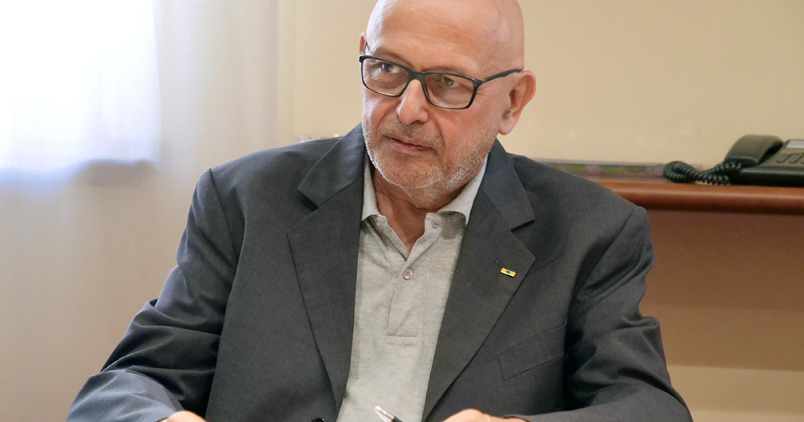“Costi dell’emergenza: in molti, aziende e privati contribuiscono; e i politici?”