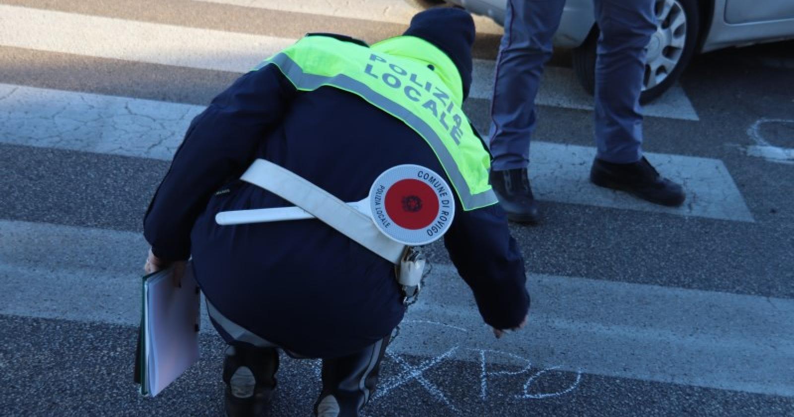 incidente ponte marabin ciclista investita polizia locale auto bici (15)