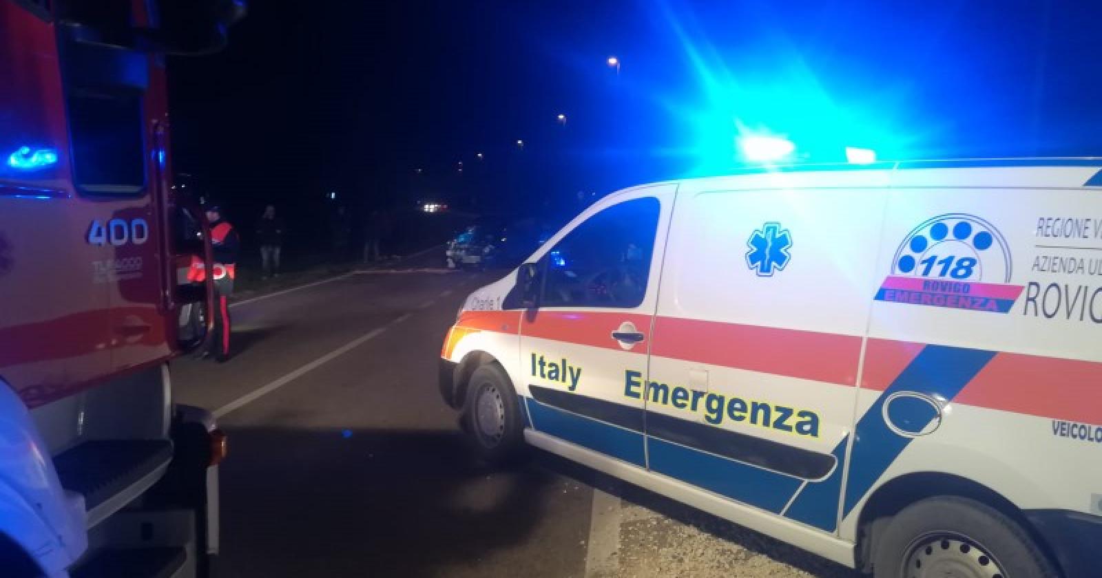 incidente ceregnano_ambulanza_vigili_notte (5)
